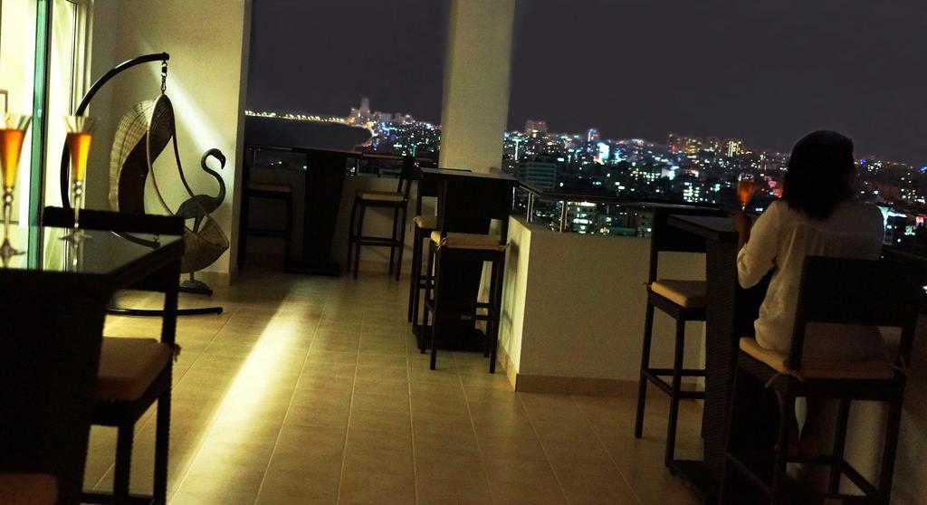The Penthouse Above Sea Apartment Dehiwala-Mount Lavinia Exterior photo