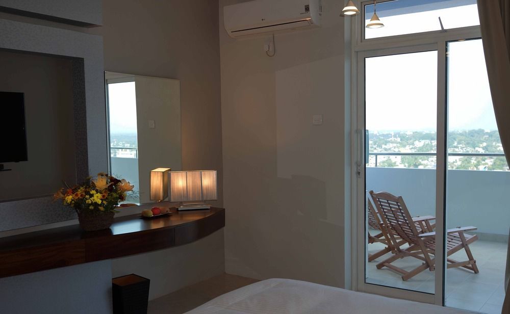 The Penthouse Above Sea Apartment Dehiwala-Mount Lavinia Exterior photo