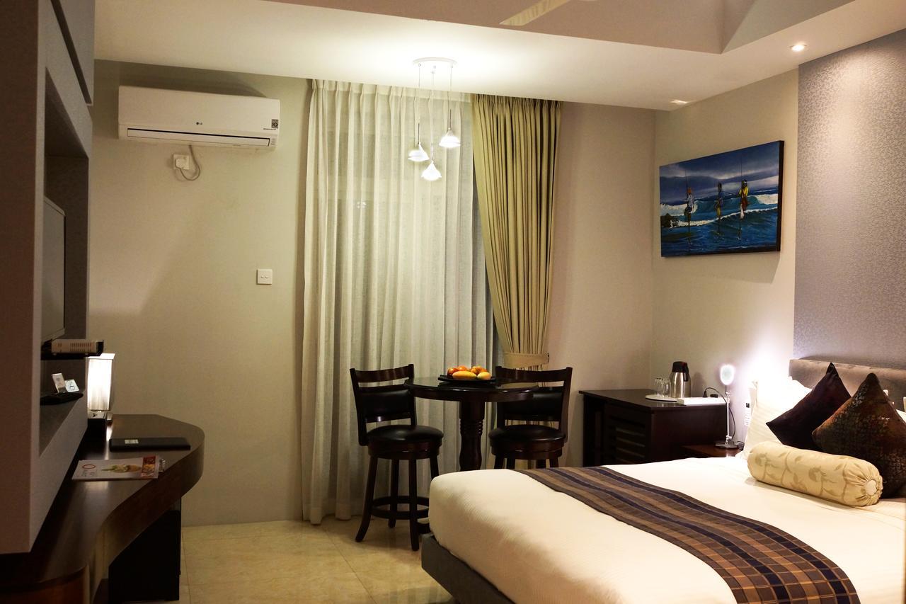 The Penthouse Above Sea Apartment Dehiwala-Mount Lavinia Exterior photo