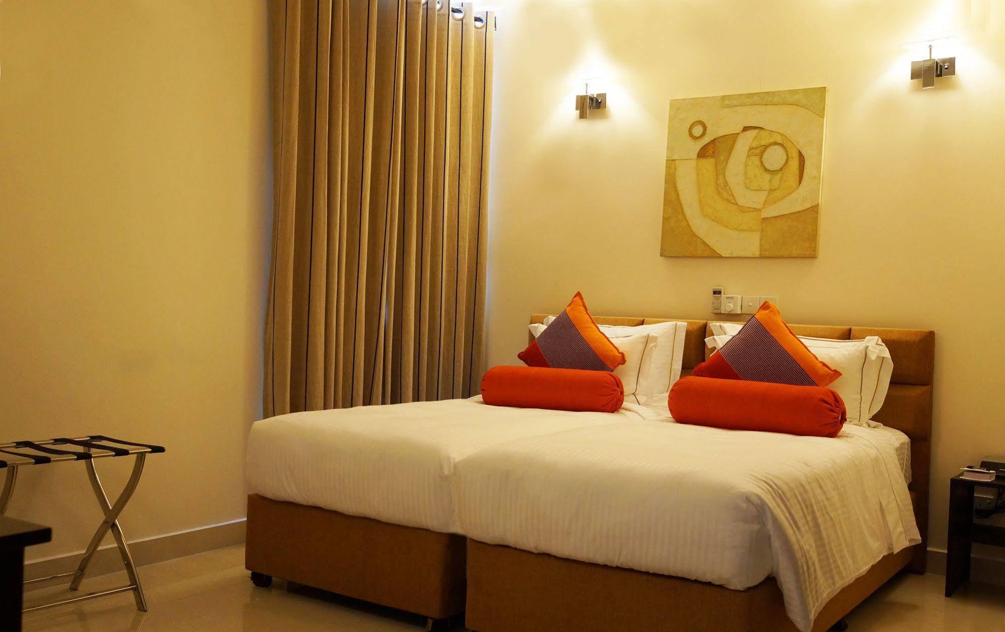 The Penthouse Above Sea Apartment Dehiwala-Mount Lavinia Exterior photo