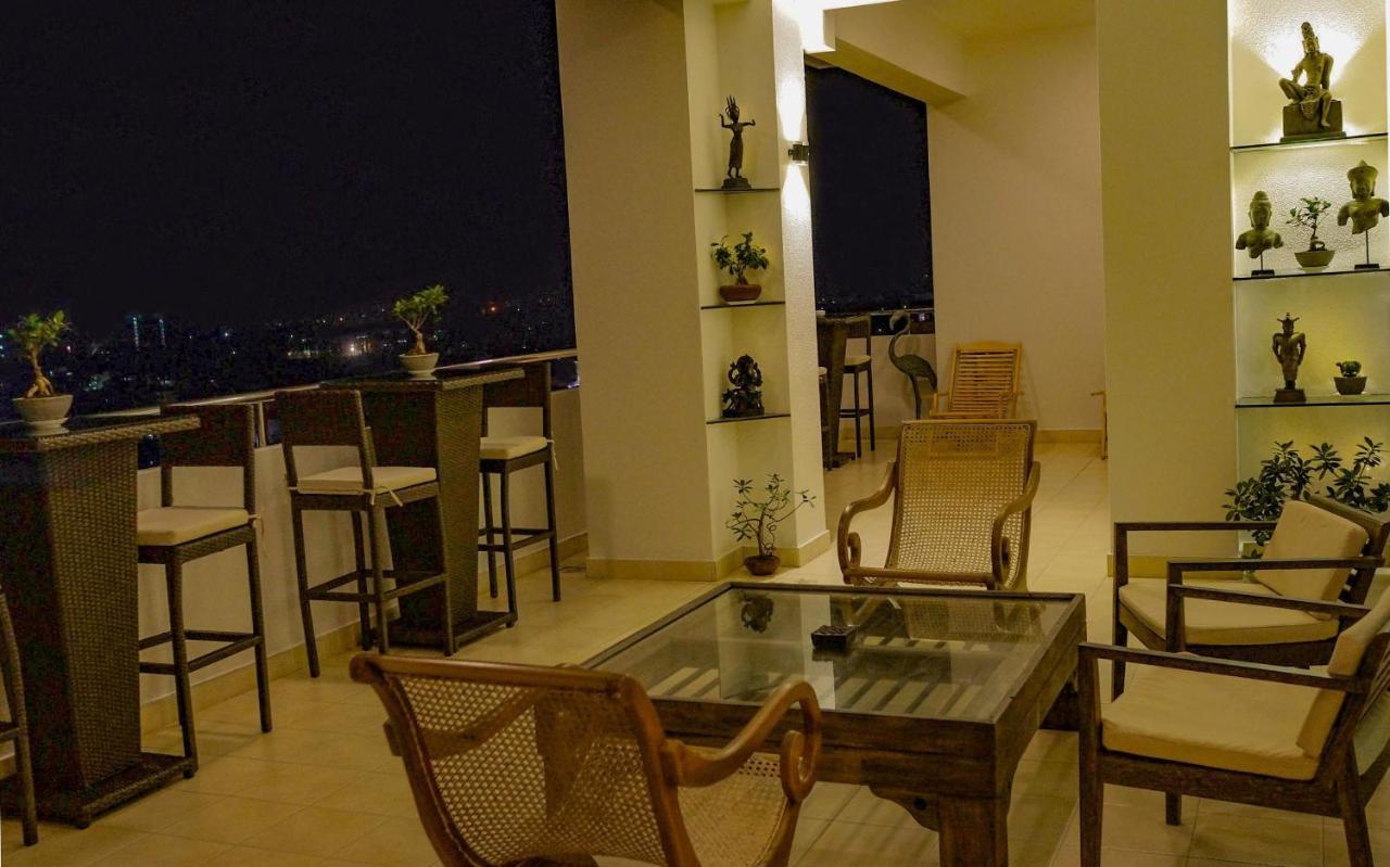The Penthouse Above Sea Apartment Dehiwala-Mount Lavinia Exterior photo